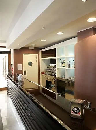 מלון Miralago 3*